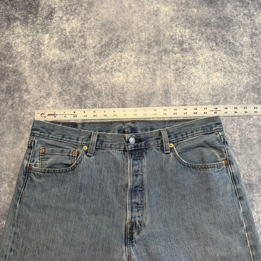 Levis‎ 501 Original Fit Button Fly Jeans Mens 36x30 Light Wash Blue Denim